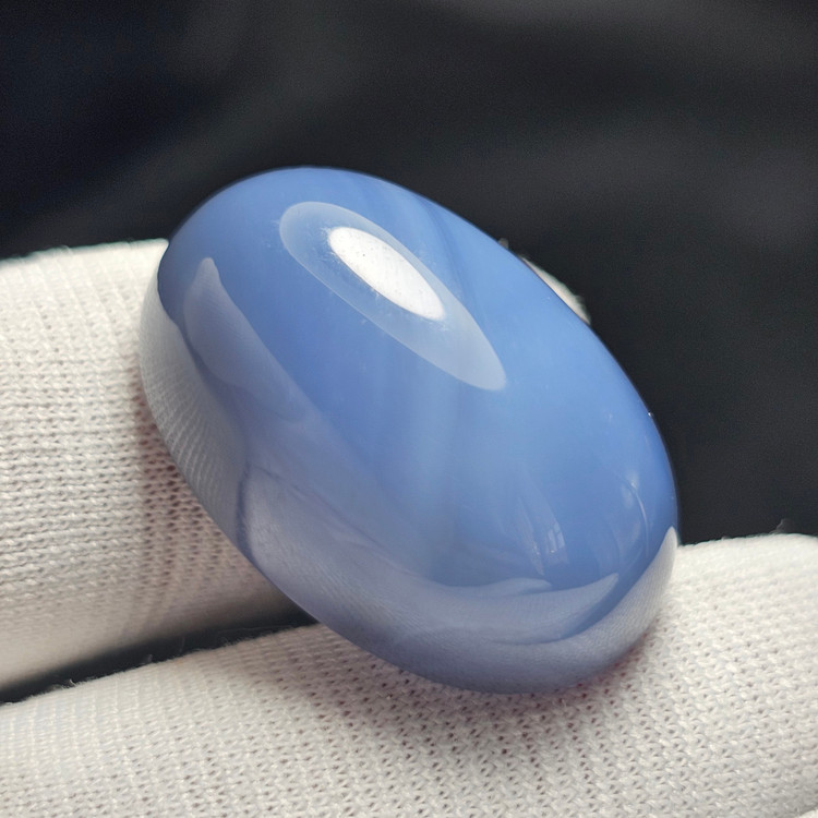 نگین درشت سنگ عقیق سوسنی معدنی ( تغییر رنگ در دمای سرد و گرم )کد 39649